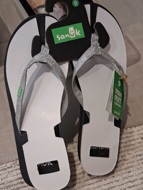 Sanuk Silver Glitter Yoga Mat Flip Sandals Size 8